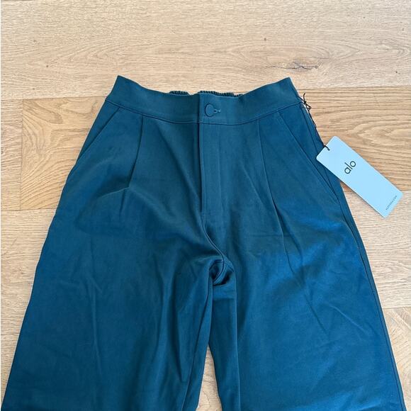 Alo Yoga - Road Tripper Trousers in Midnight Green - Picture 2 of 5